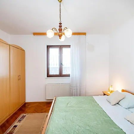 2 Bedroom Cozy In Apartment *