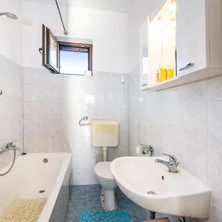 2 Bedroom Cozy In *