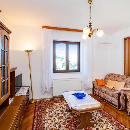 2 Bedroom Cozy In Apartment *