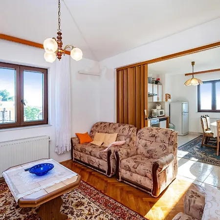 2 Bedroom Cozy In Apartment Zadar