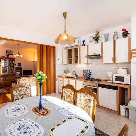 2 Bedroom Cozy In