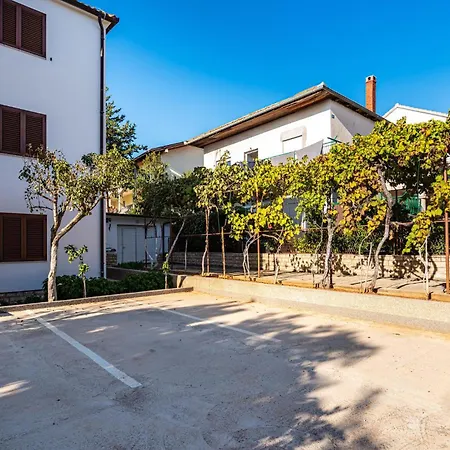 2 Bedroom Cozy In Zadar